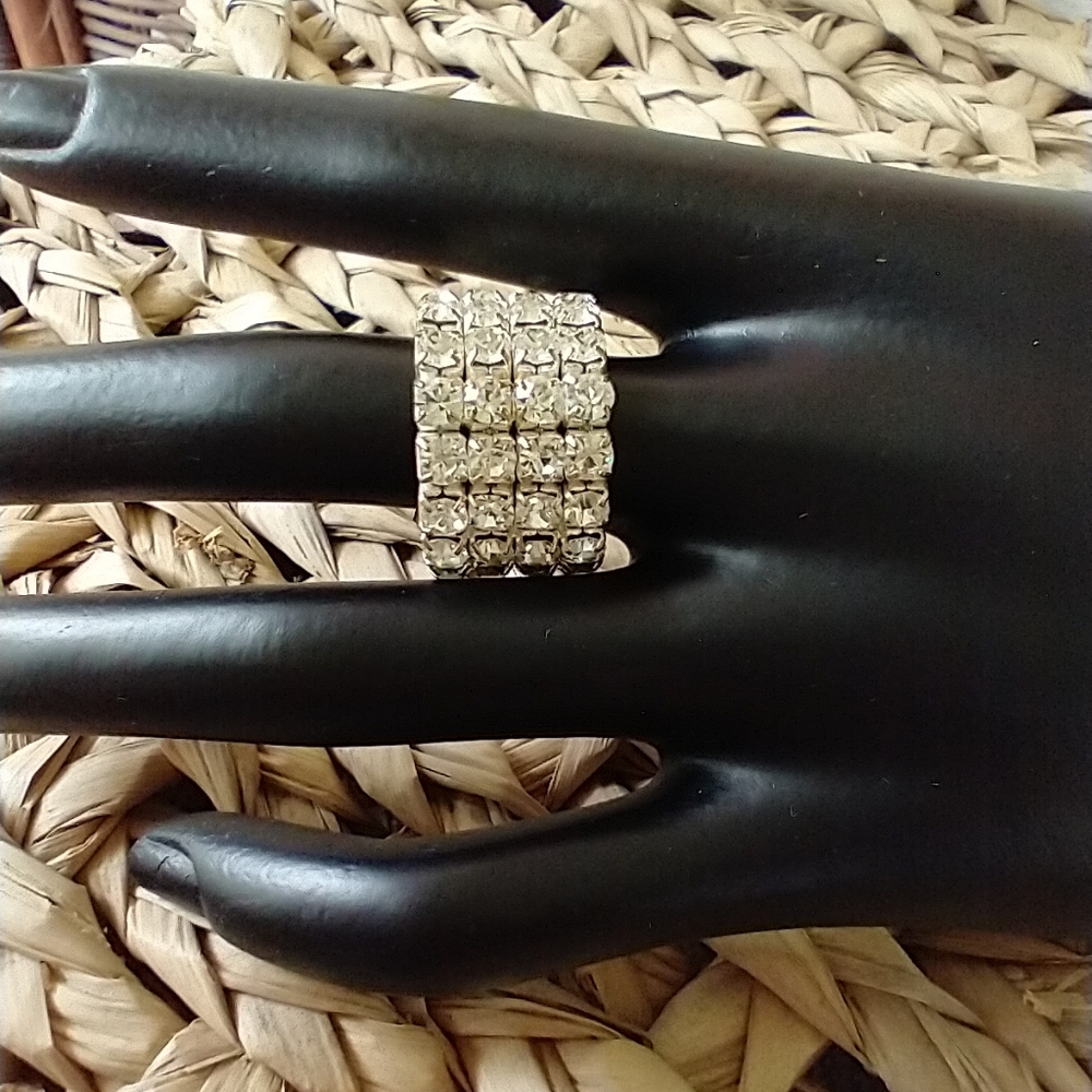 Crystal stretch ring - Picture 3 of 12